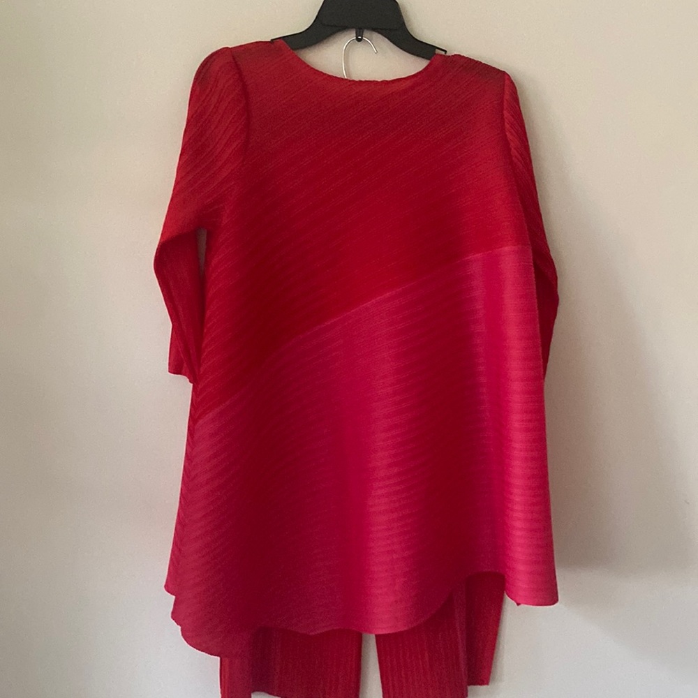 Women’s Red Pleated Pants and Round Neck Loose Shirt Set